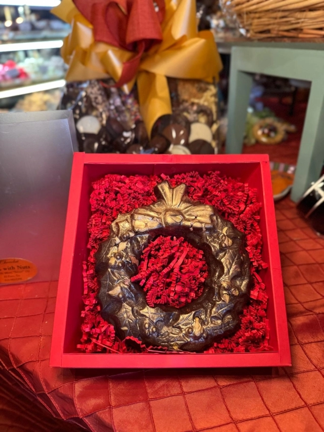 Holiday Wreath 80% Dark Chocolate Mixed Nuts 